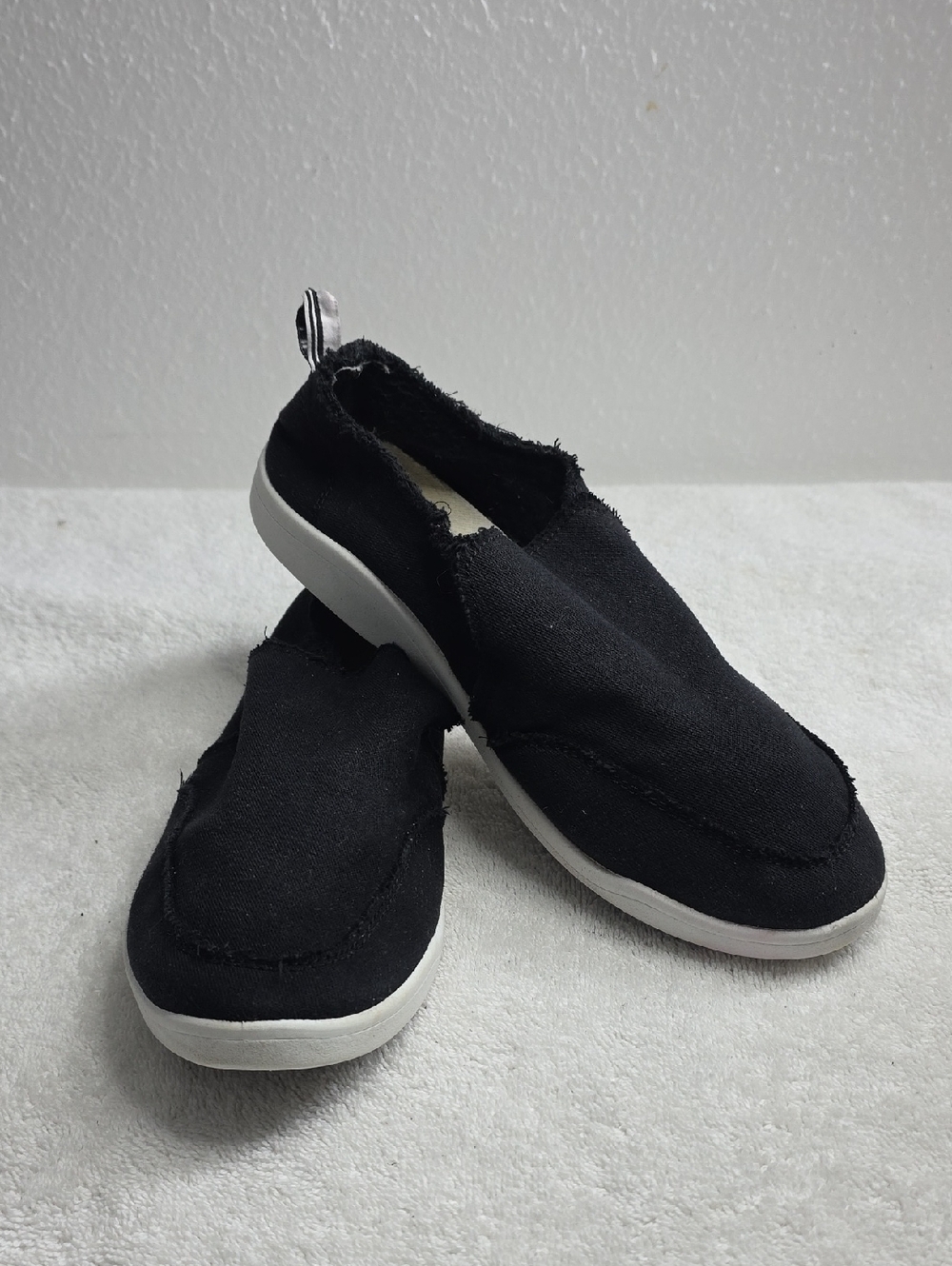 Vionic Beach Casual Slip-On Canvas Sneakers in Black Ladies Size 8.5 Distressed - Picture 16 of 16